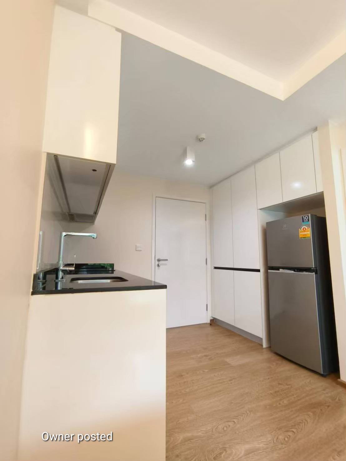 Pet-friendly 1 bed condo at Maestro 39 near BTS Phrom Phong. Fully furnished, peaceful corner unit with top facilities. Ready to move in!