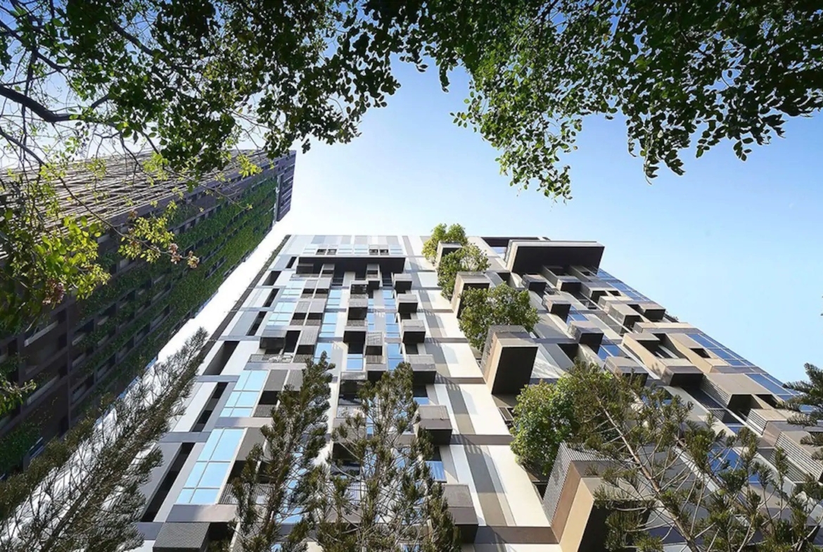 Pet-friendly 1 bed duplex for rent at Ideo Morph 38, 300m to BTS Thonglor. Fully furnished, renovated, great view, flexible lease terms.