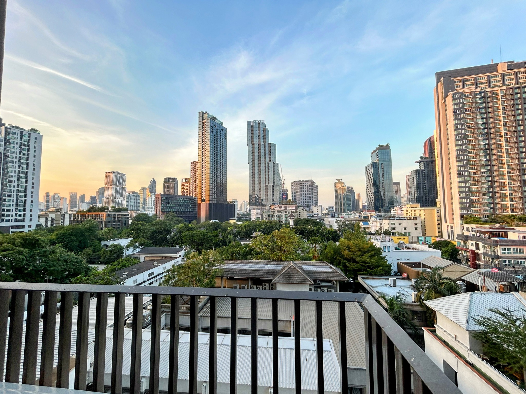 Pet-friendly 1 bed duplex for rent at Ideo Morph 38, 300m to BTS Thonglor. Fully furnished, renovated, great view, flexible lease terms.