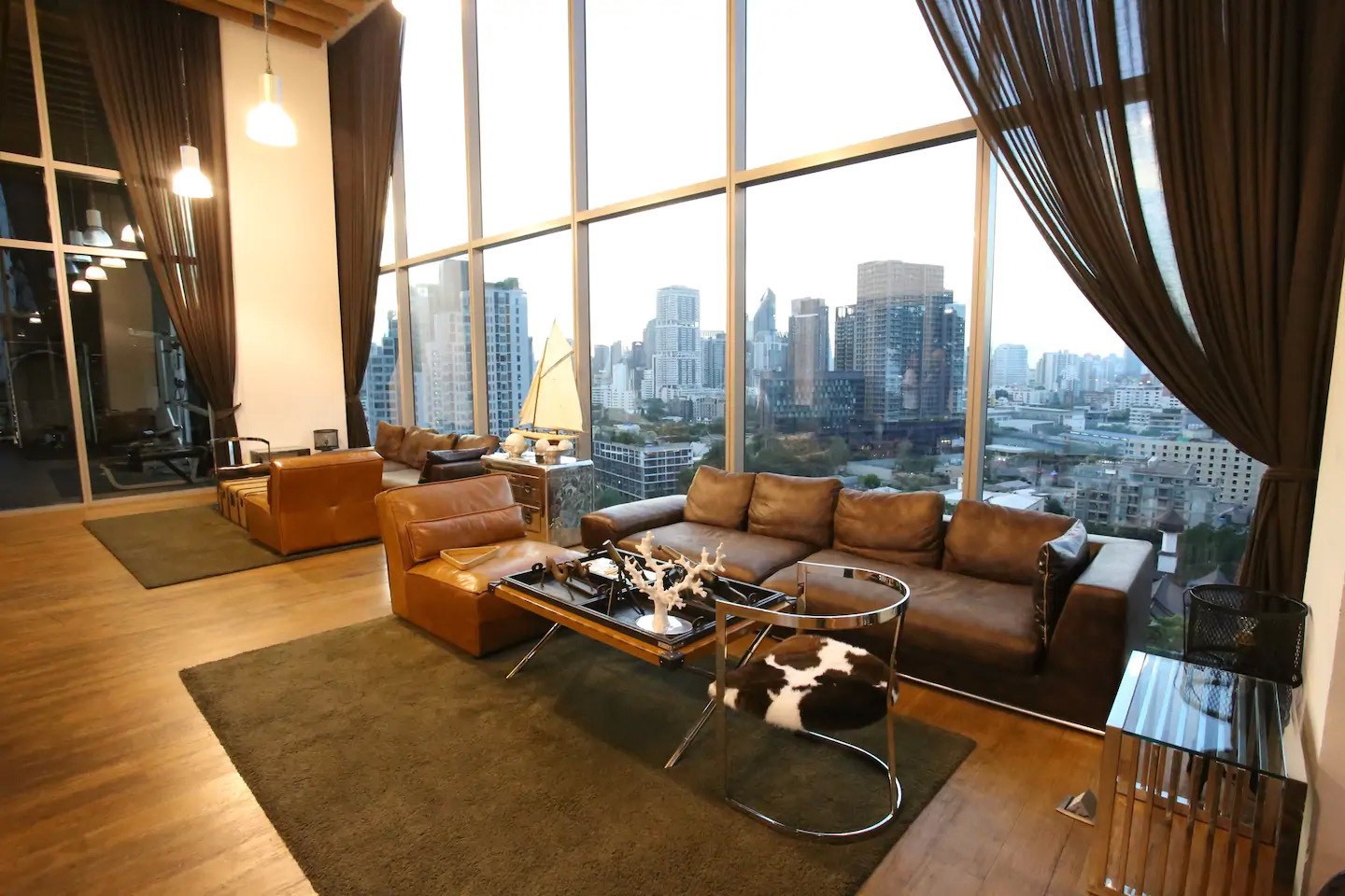 Pet-friendly 1 bed duplex for rent at Ideo Morph 38, 300m to BTS Thonglor. Fully furnished, renovated, great view, flexible lease terms.