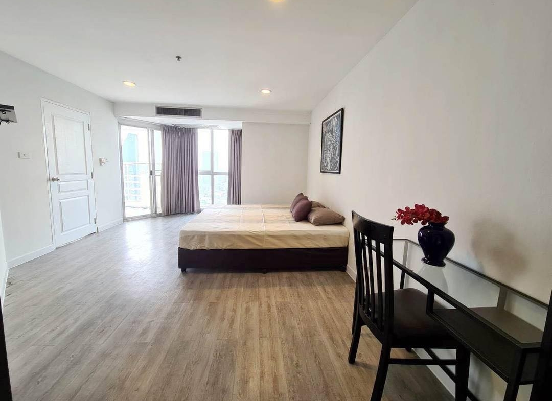Spacious 2 bed, 2 bath condo for rent at Waterford Diamond Tower, 85 sqm, floor 29. Great Sukhumvit location, 37k/month with Elite Fitness membership.