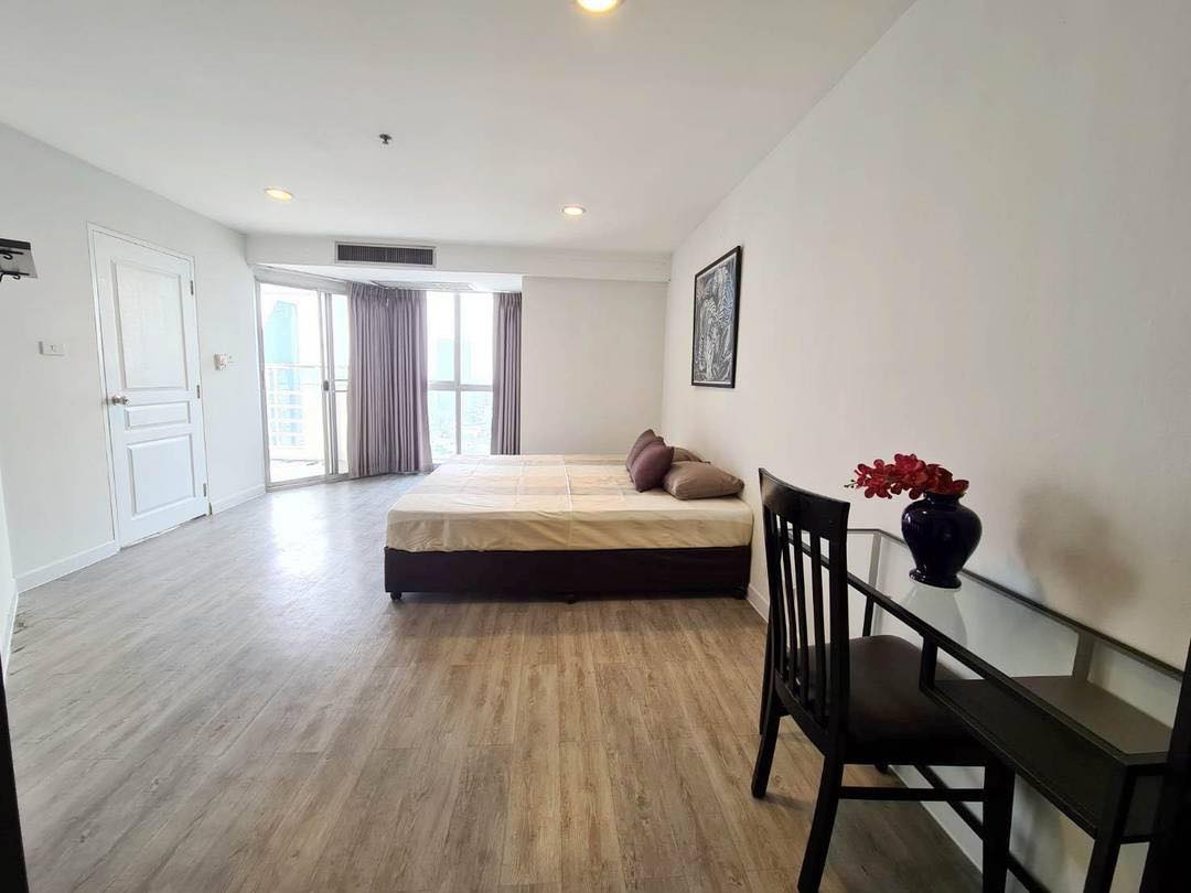 Spacious 2 bed, 2 bath condo for rent at Waterford Diamond Tower, 85 sqm, floor 29. Great Sukhumvit location, 37k/month with Elite Fitness membership.