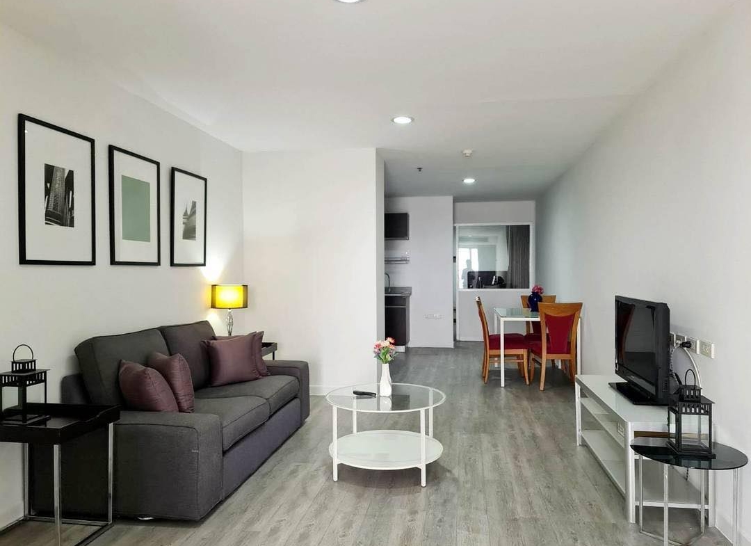 Spacious 2 bed, 2 bath condo for rent at Waterford Diamond Tower, 85 sqm, floor 29. Great Sukhumvit location, 37k/month with Elite Fitness membership.