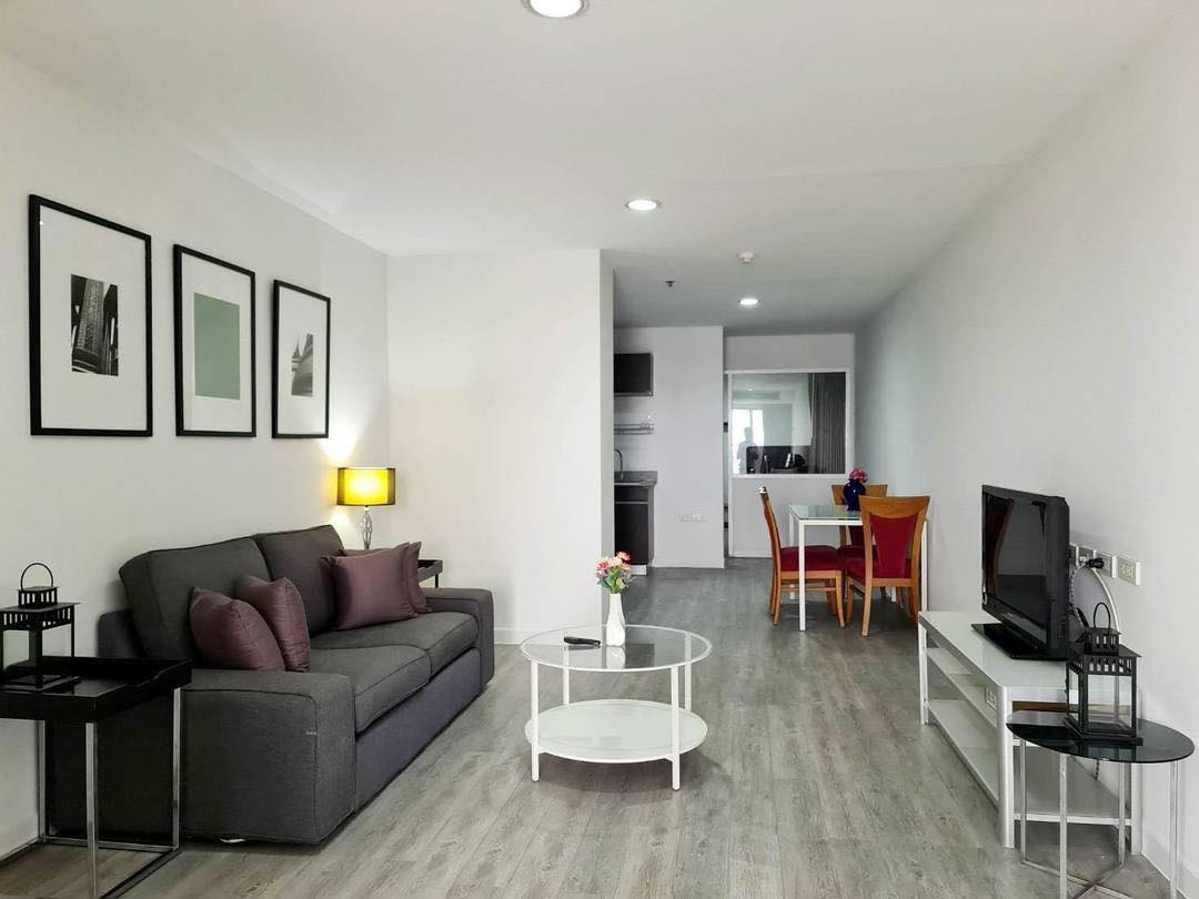 Spacious 2 bed, 2 bath condo for rent at Waterford Diamond Tower, 85 sqm, floor 29. Great Sukhumvit location, 37k/month with Elite Fitness membership.