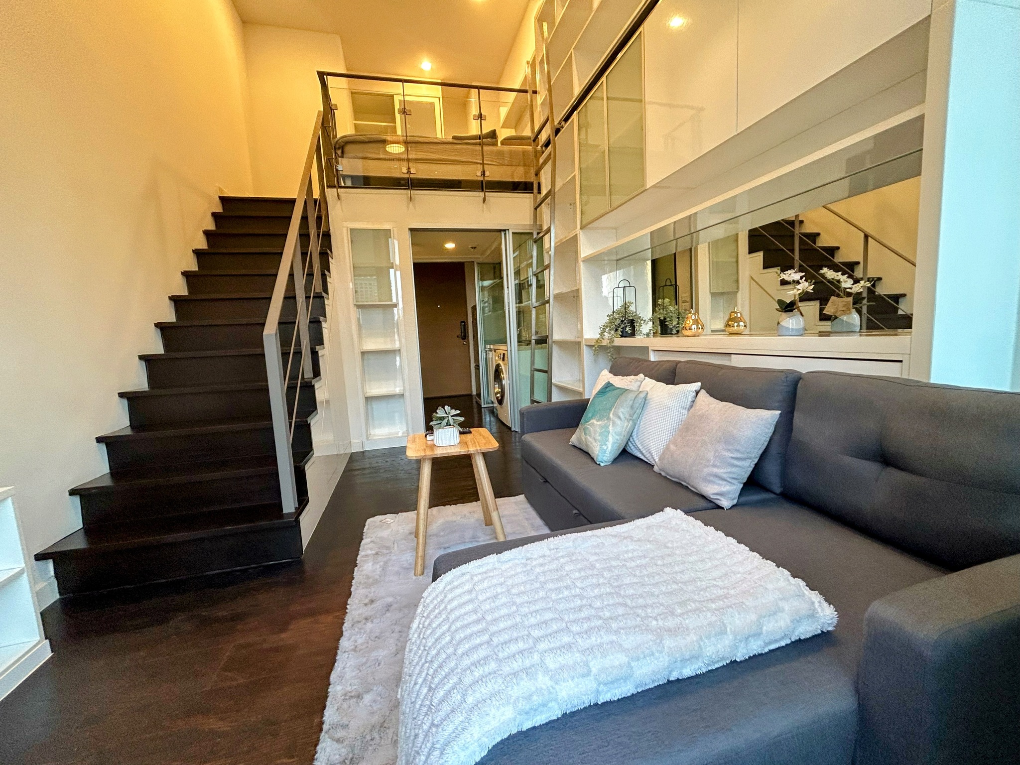 Pet-friendly 1 bed duplex for rent at Ideo Morph 38, 300m to BTS Thonglor. Fully furnished, renovated, great view, flexible lease terms.