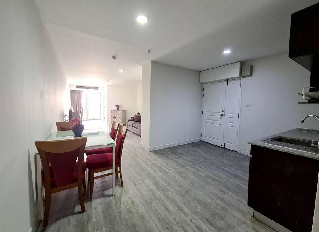 Spacious 2 bed, 2 bath condo for rent at Waterford Diamond Tower, 85 sqm, floor 29. Great Sukhumvit location, 37k/month with Elite Fitness membership.
