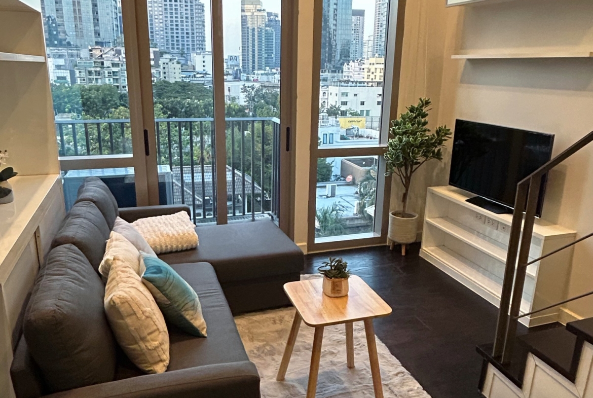 Pet-friendly 1 bed duplex for rent at Ideo Morph 38, 300m to BTS Thonglor. Fully furnished, renovated, great view, flexible lease terms.