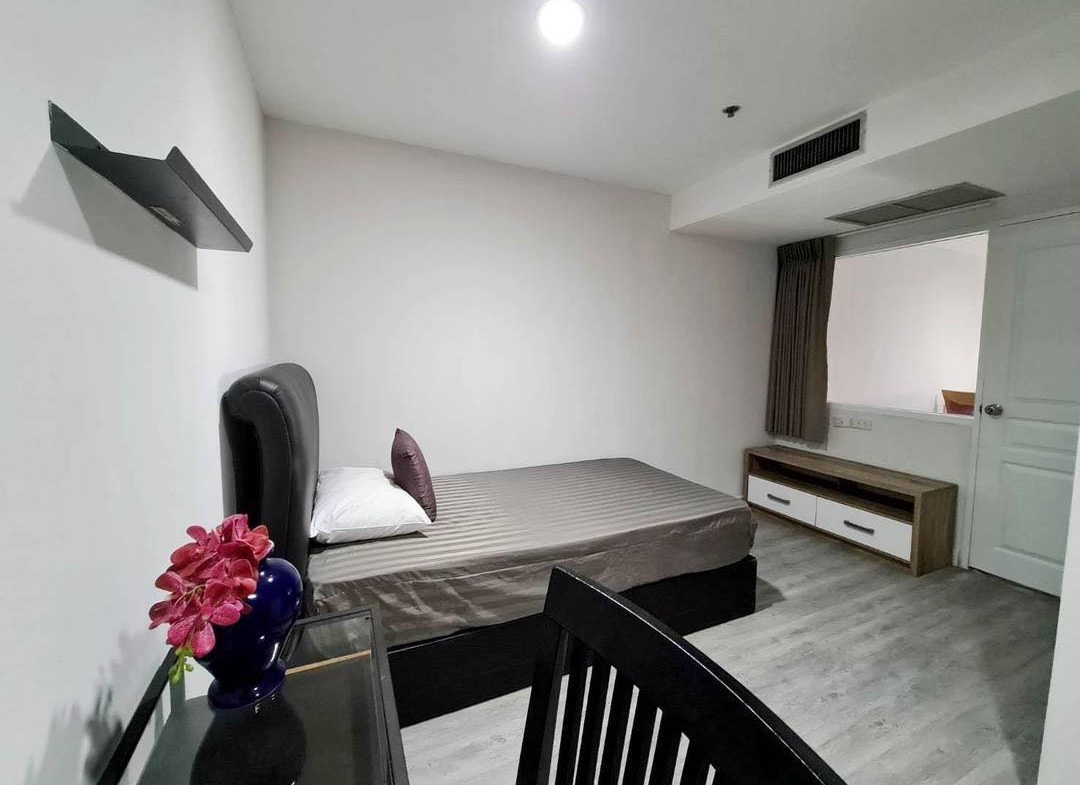 Spacious 2 bed, 2 bath condo for rent at Waterford Diamond Tower, 85 sqm, floor 29. Great Sukhumvit location, 37k/month with Elite Fitness membership.