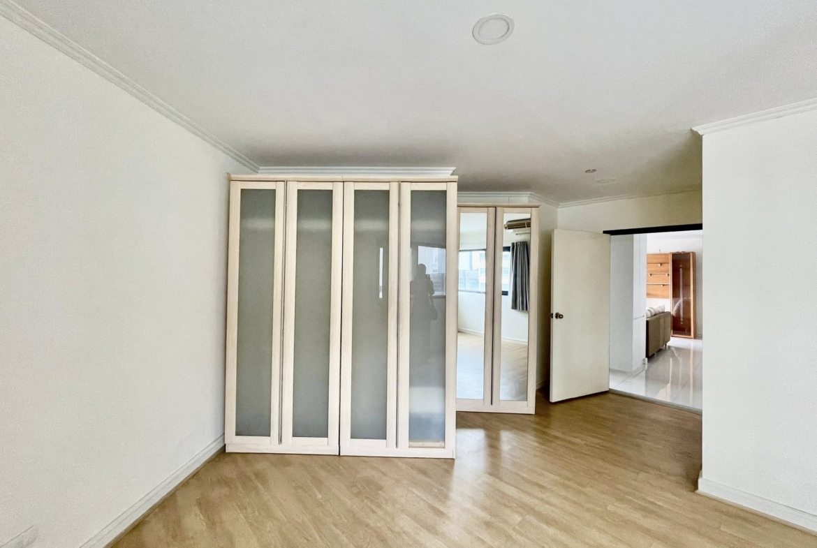 Spacious 2 bed condo at Sathorn Gardens, 94 sqm on 9th floor. Rent ฿40,000/month or buy for ฿11M. Walk to BTS, MRT, Silom & Lumpini Park.