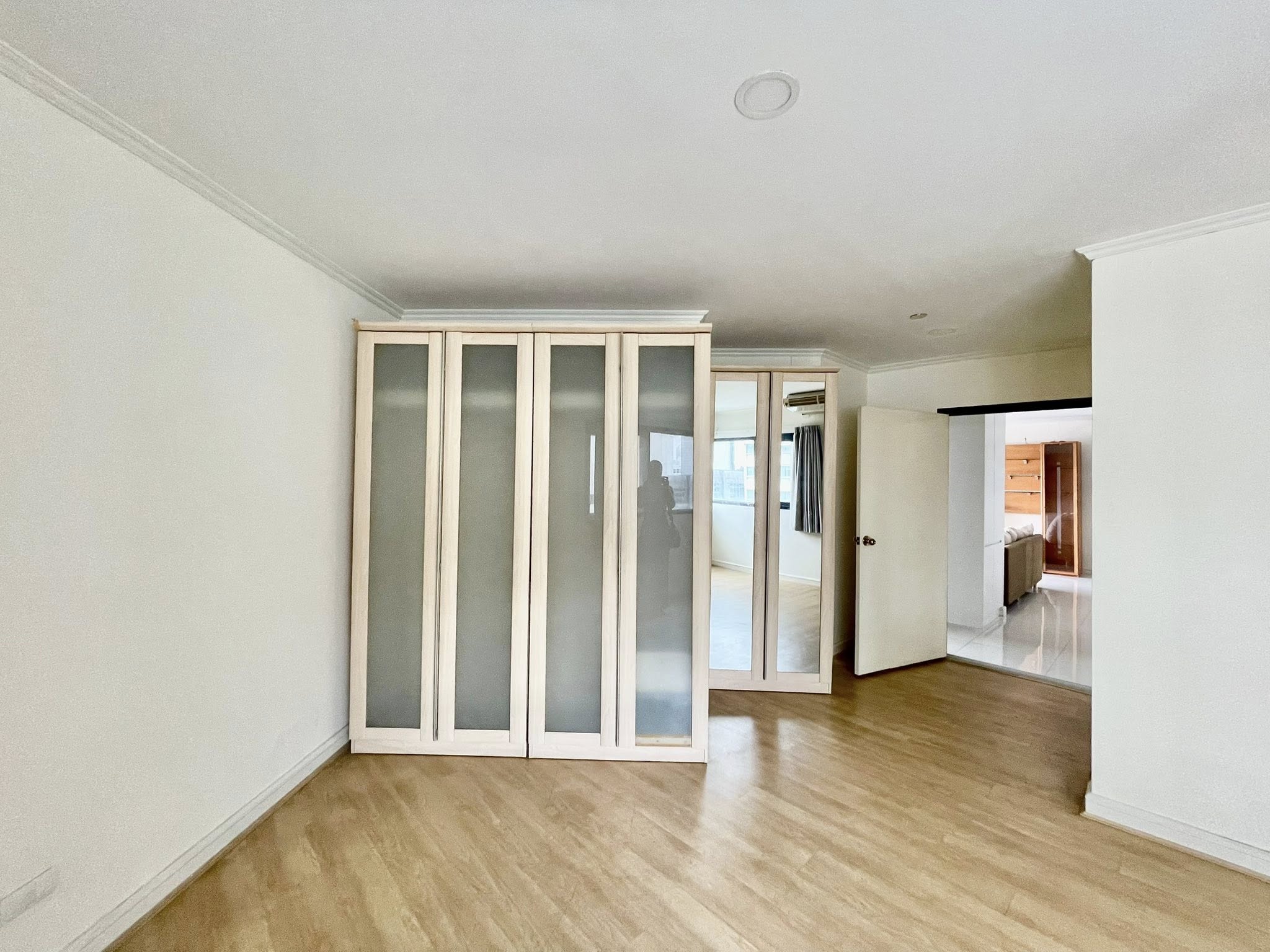 Spacious 2 bed condo at Sathorn Gardens, 94 sqm on 9th floor. Rent ฿40,000/month or buy for ฿11M. Walk to BTS, MRT, Silom & Lumpini Park.