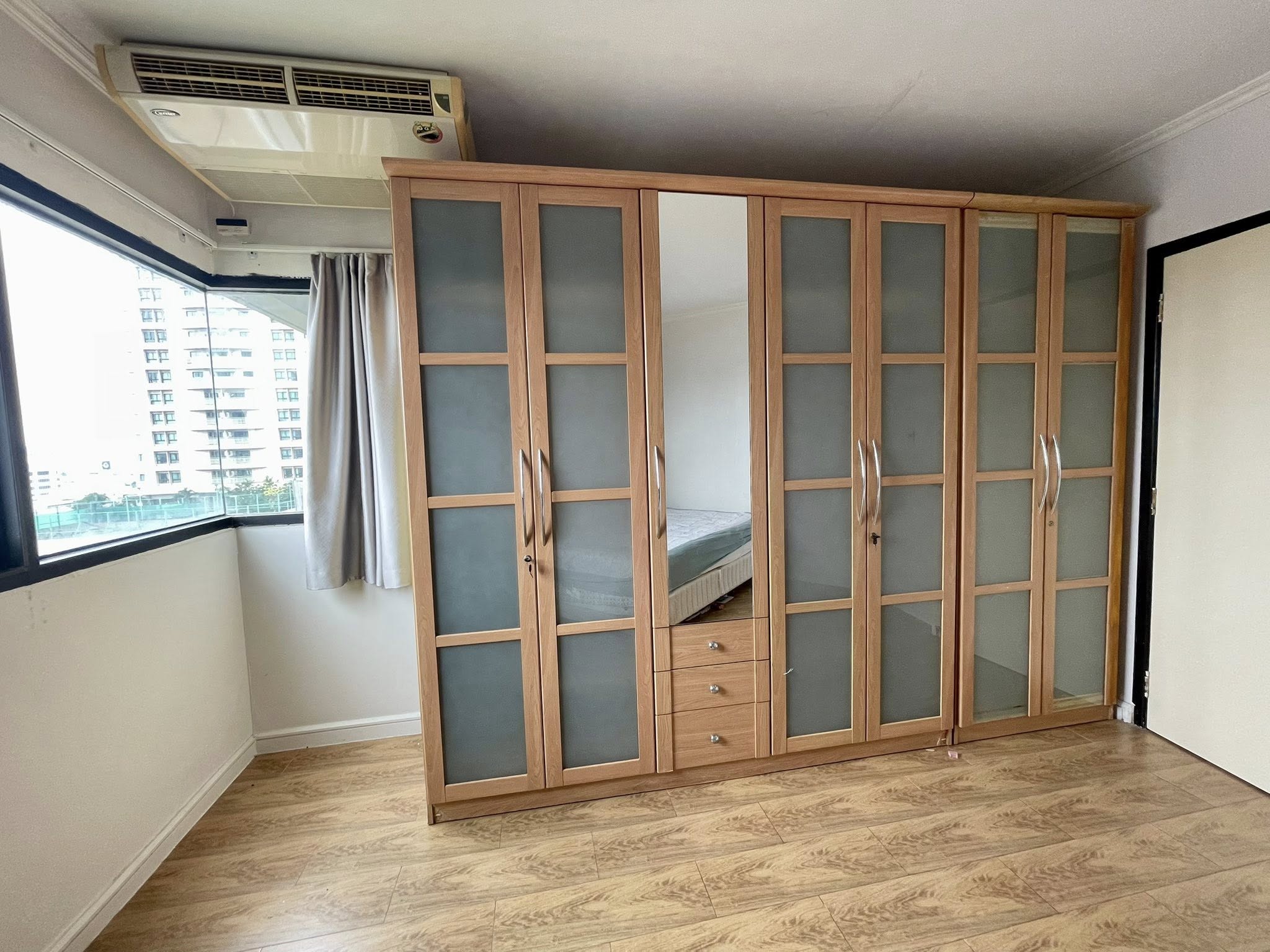 Spacious 2 bed condo at Sathorn Gardens, 94 sqm on 9th floor. Rent ฿40,000/month or buy for ฿11M. Walk to BTS, MRT, Silom & Lumpini Park.