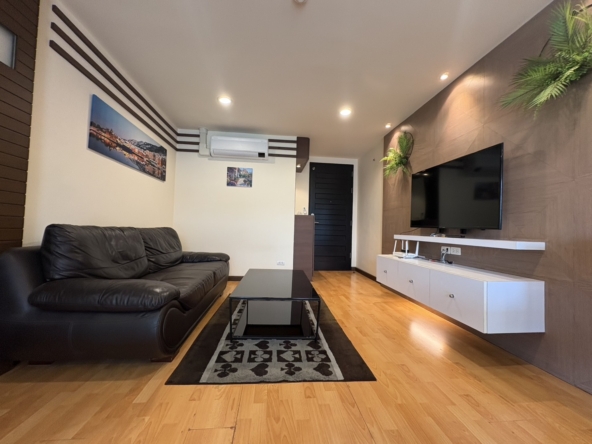 Corner 2-bed, 2-bath unit at Amethyst 39, 80 sqm, 2 balconies, near BTS Phrom Phong. Rent ฿30K/month or sale ฿7.5M. Peaceful, walkable location.