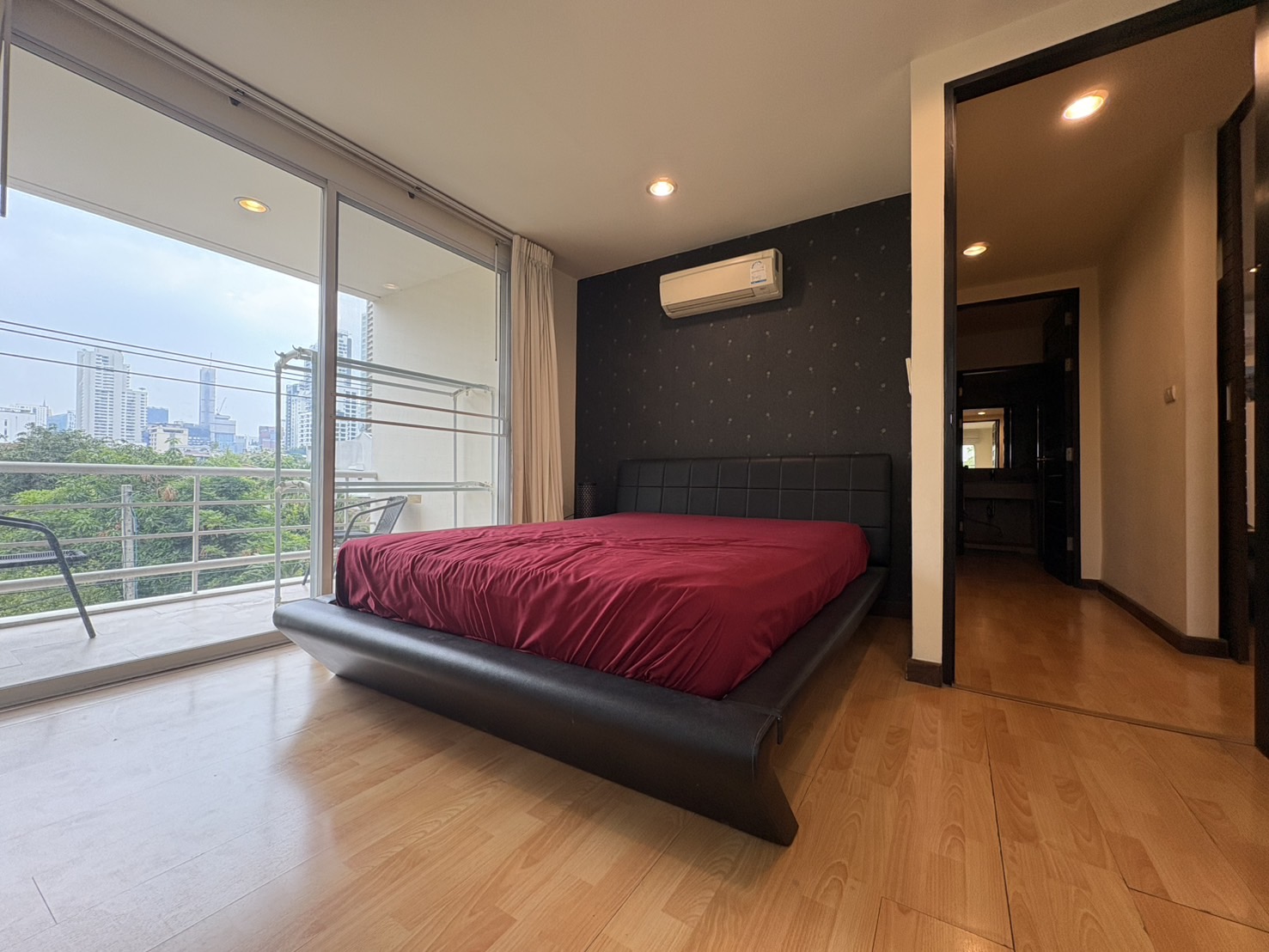 Corner 2-bed, 2-bath unit at Amethyst 39, 80 sqm, 2 balconies, near BTS Phrom Phong. Rent ฿30K/month or sale ฿7.5M. Peaceful, walkable location.