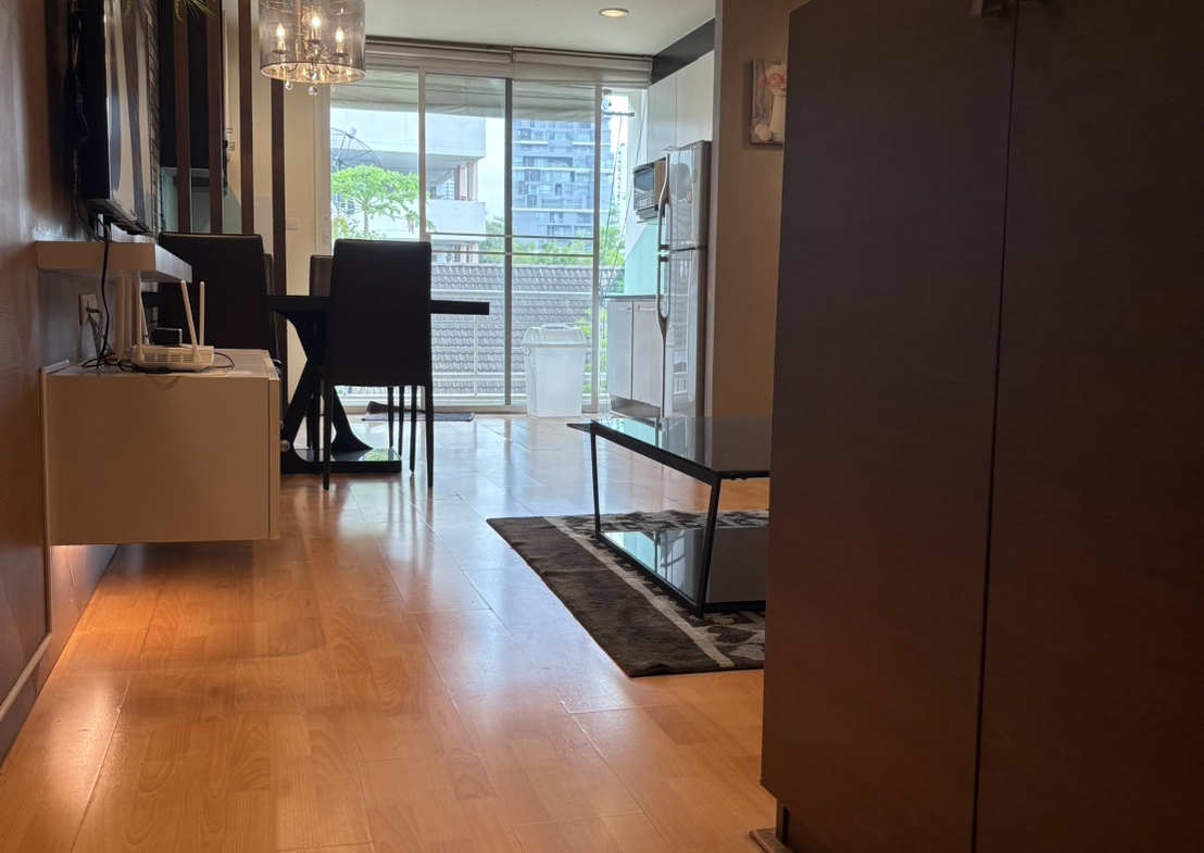 Corner 2-bed, 2-bath unit at Amethyst 39, 80 sqm, 2 balconies, near BTS Phrom Phong. Rent ฿30K/month or sale ฿7.5M. Peaceful, walkable location.