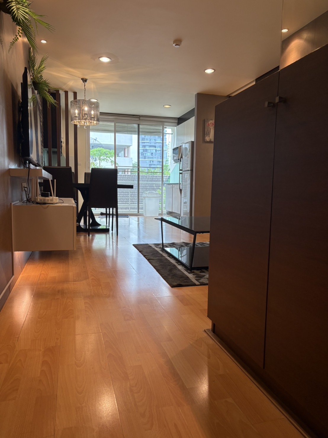 Corner 2-bed, 2-bath unit at Amethyst 39, 80 sqm, 2 balconies, near BTS Phrom Phong. Rent ฿30K/month or sale ฿7.5M. Peaceful, walkable location.