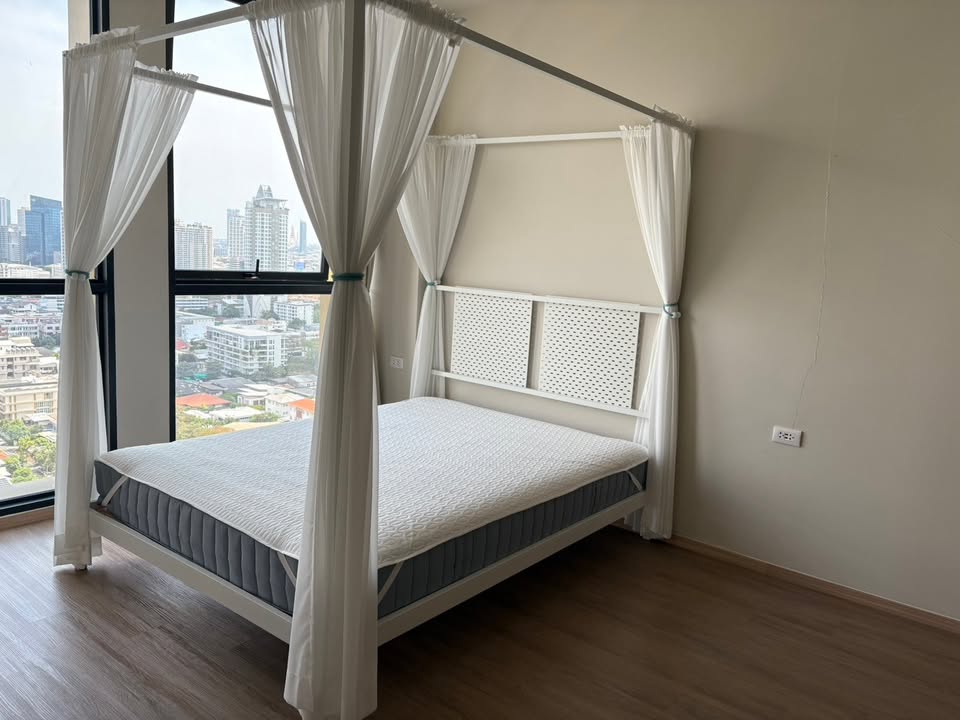 Brand-new 2 bed, 2 bath 90sqm condo at Issara Sathorn for rent ฿75k/month or sale ฿21.9M. River views, modern design, top facilities. Prime Sathorn.