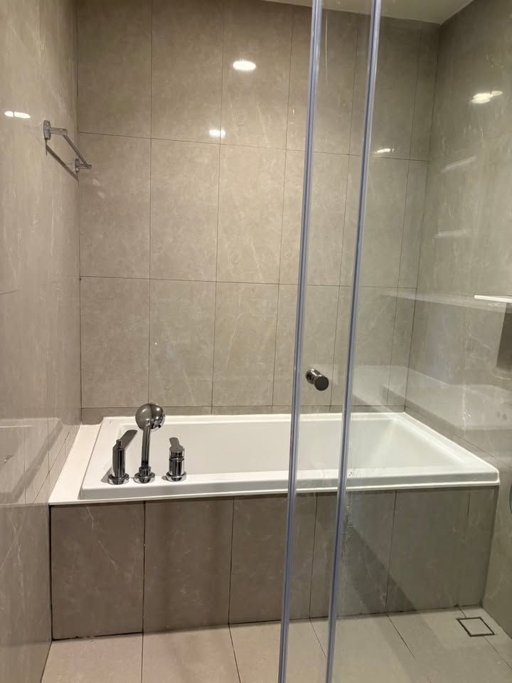 Brand-new 2 bed, 2 bath 90sqm condo at Issara Sathorn for rent ฿75k/month or sale ฿21.9M. River views, modern design, top facilities. Prime Sathorn.