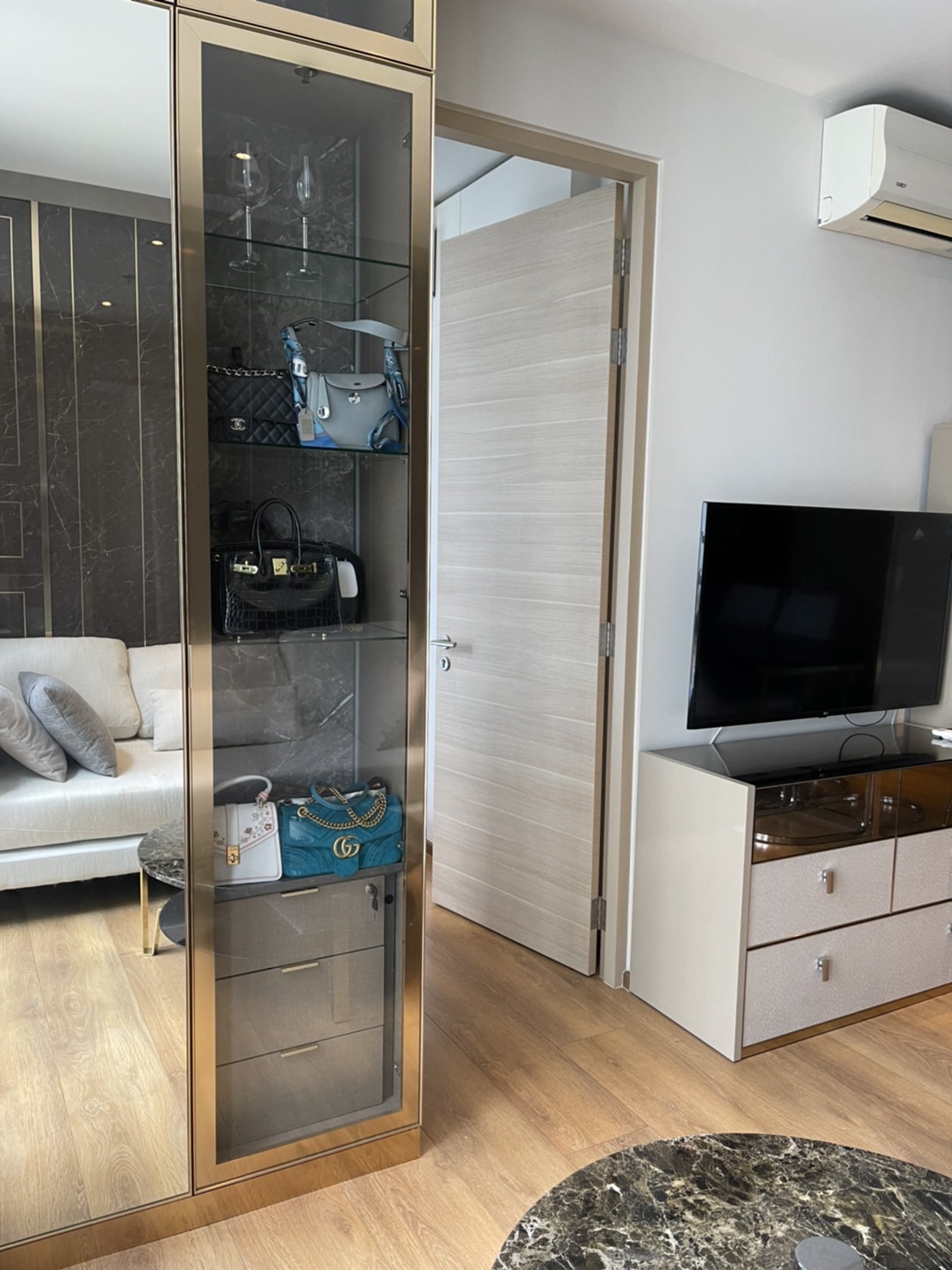 Luxury 2BR condo at Park Origin Phrom Phong. 52.5sqm, furnished, BTS 550m, top amenities, garden view. Rent ฿42K. Sale ฿11M. Contact us today!
