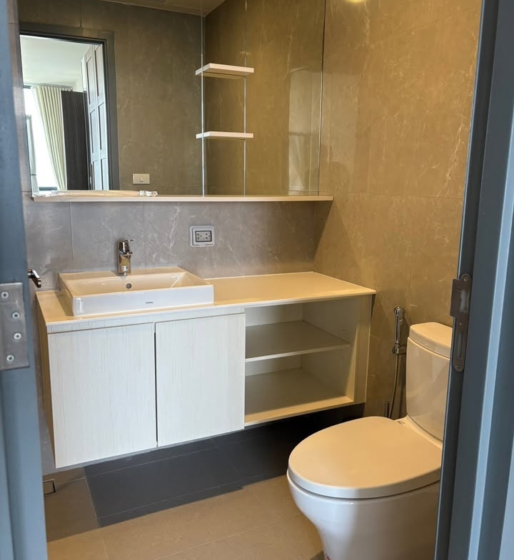 Brand-new 2 bed, 2 bath 90sqm condo at Issara Sathorn for rent ฿75k/month or sale ฿21.9M. River views, modern design, top facilities. Prime Sathorn.
