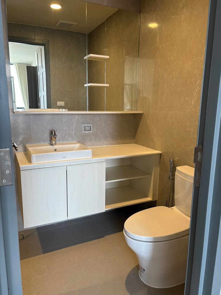Brand-new 2 bed, 2 bath 90sqm condo at Issara Sathorn for rent ฿75k/month or sale ฿21.9M. River views, modern design, top facilities. Prime Sathorn.