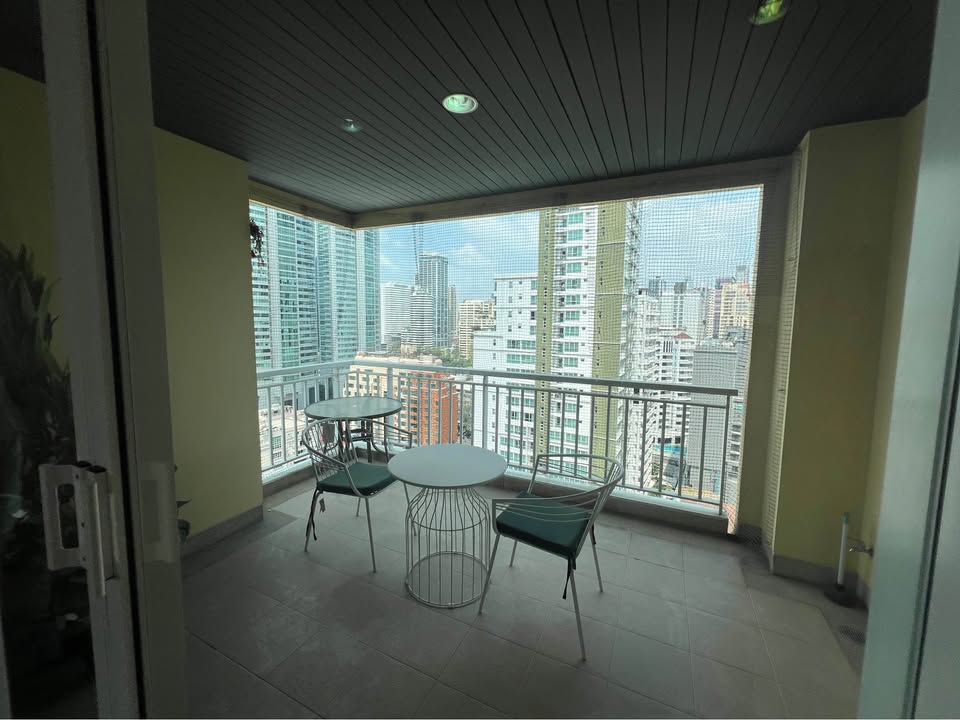 Spacious 3 Bed 3 Bath condo at Wilshire Sukhumvit 22, 165 SQM, high floor, park view, fully furnished. For sale at 23MB all-inclusive. Prime location!