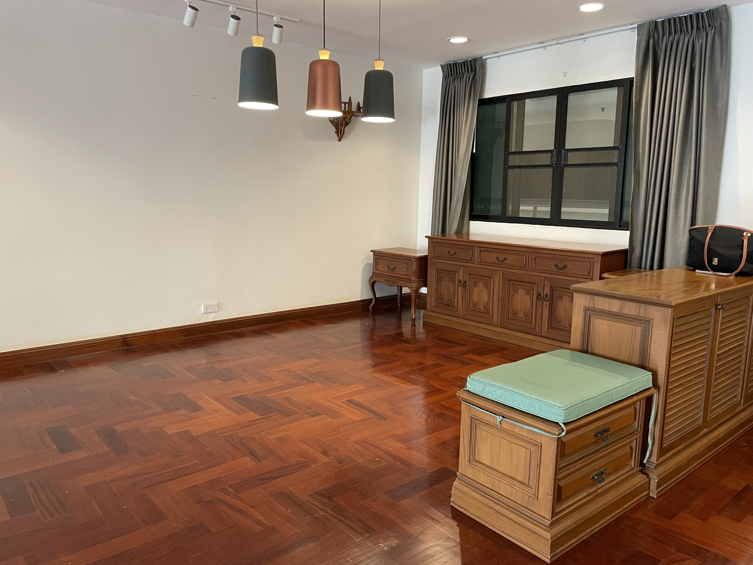 3-Bed, 3-Bath Condo for Sale at Baan Phrompong, 193 sqm, ฿11.5 Million, Near Phrom Phong BTS – Luxury Living in Sukhumvit 39, Bangkok.