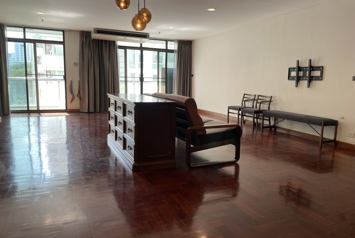 3-Bed, 3-Bath Condo for Sale at Baan Phrompong, 193 sqm, ฿11.5 Million, Near Phrom Phong BTS – Luxury Living in Sukhumvit 39, Bangkok.