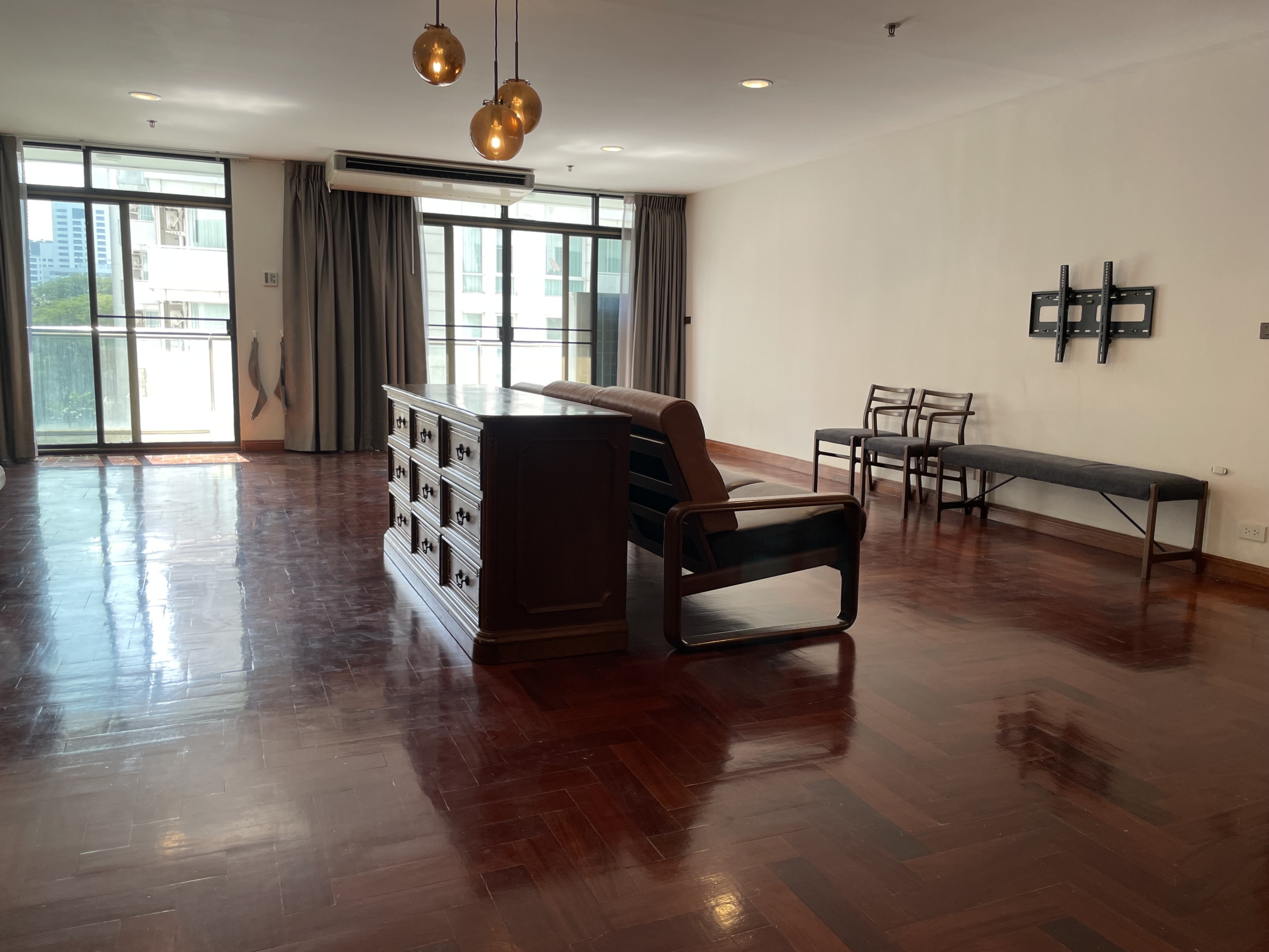 3-Bed, 3-Bath Condo for Sale at Baan Phrompong, 193 sqm, ฿11.5 Million, Near Phrom Phong BTS – Luxury Living in Sukhumvit 39, Bangkok.