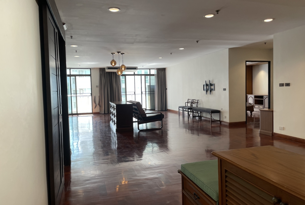3-Bed, 3-Bath Condo for Sale at Baan Phrompong, 193 sqm, ฿11.5 Million, Near Phrom Phong BTS – Luxury Living in Sukhumvit 39, Bangkok.