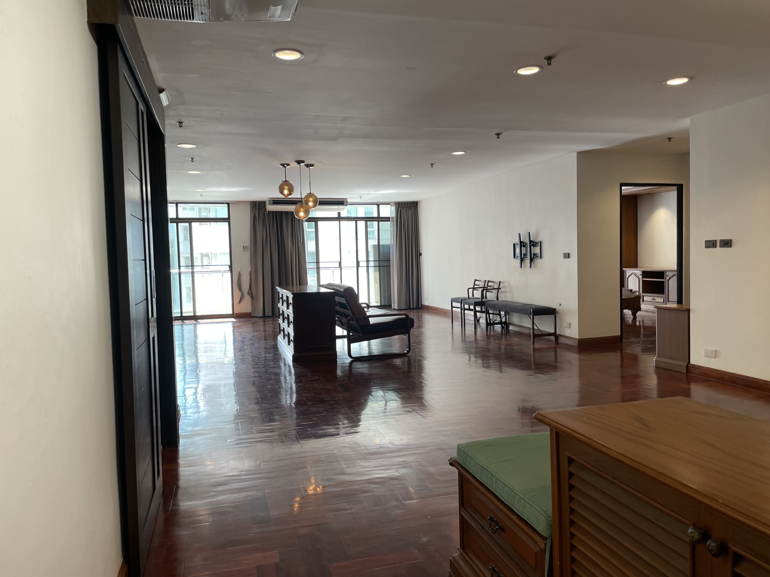 3-Bed, 3-Bath Condo for Sale at Baan Phrompong, 193 sqm, ฿11.5 Million, Near Phrom Phong BTS – Luxury Living in Sukhumvit 39, Bangkok.