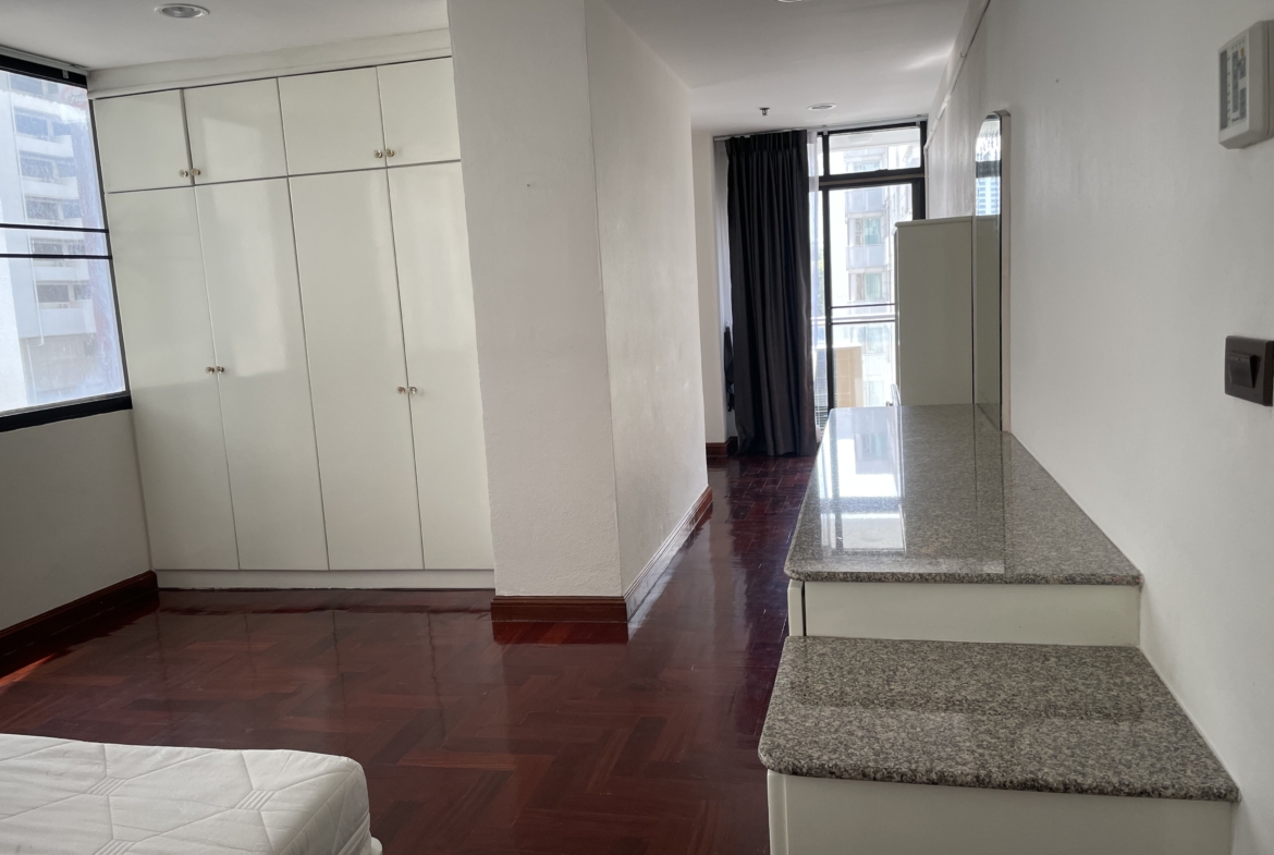 3-Bed, 3-Bath Condo for Sale at Baan Phrompong, 193 sqm, ฿11.5 Million, Near Phrom Phong BTS – Luxury Living in Sukhumvit 39, Bangkok.