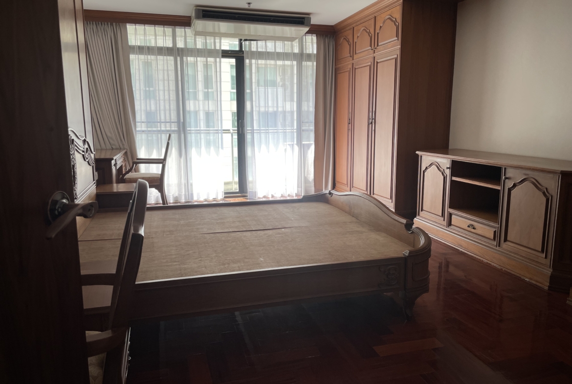 3-Bed, 3-Bath Condo for Sale at Baan Phrompong, 193 sqm, ฿11.5 Million, Near Phrom Phong BTS – Luxury Living in Sukhumvit 39, Bangkok.