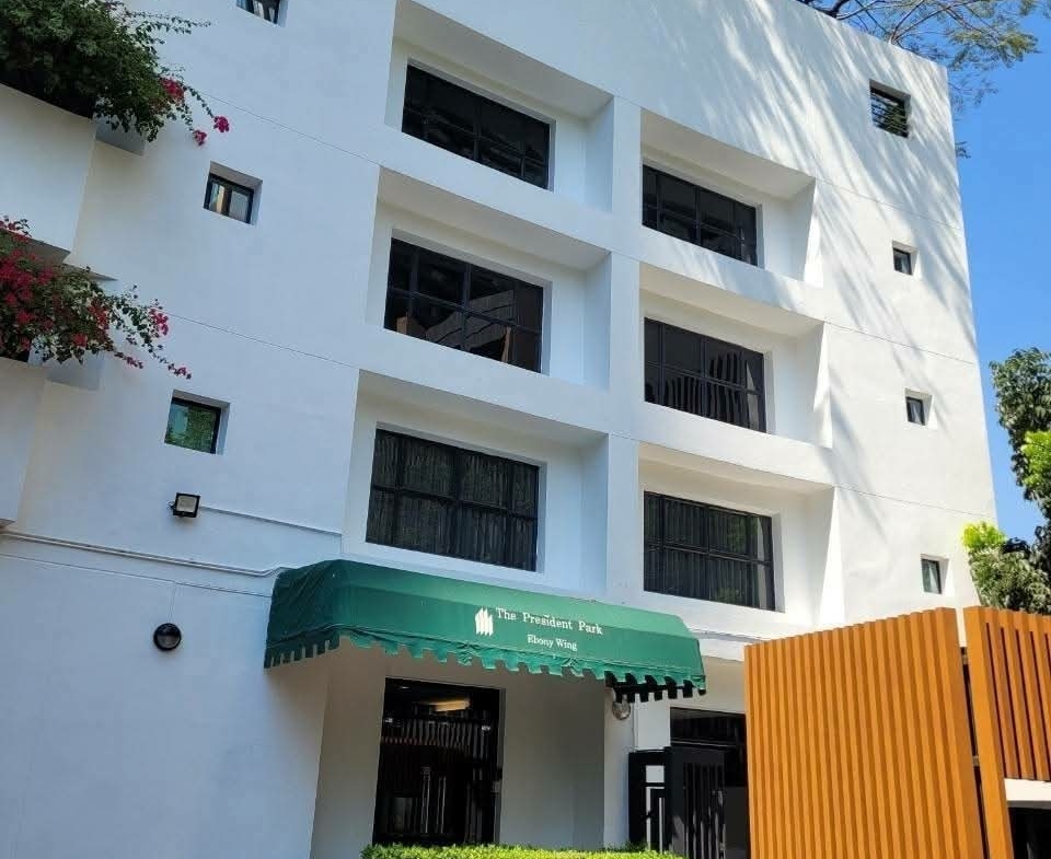 Modern 2BR condo at President Park Sukhumvit 24. 80sqm, pet-friendly, full facilities, BTS Phrom Phong. Rent ฿37K. Contact us today!