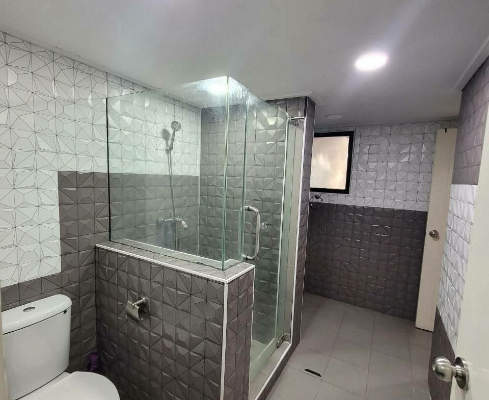 Modern 2BR condo at President Park Sukhumvit 24. 80sqm, pet-friendly, full facilities, BTS Phrom Phong. Rent ฿37K. Contact us today!