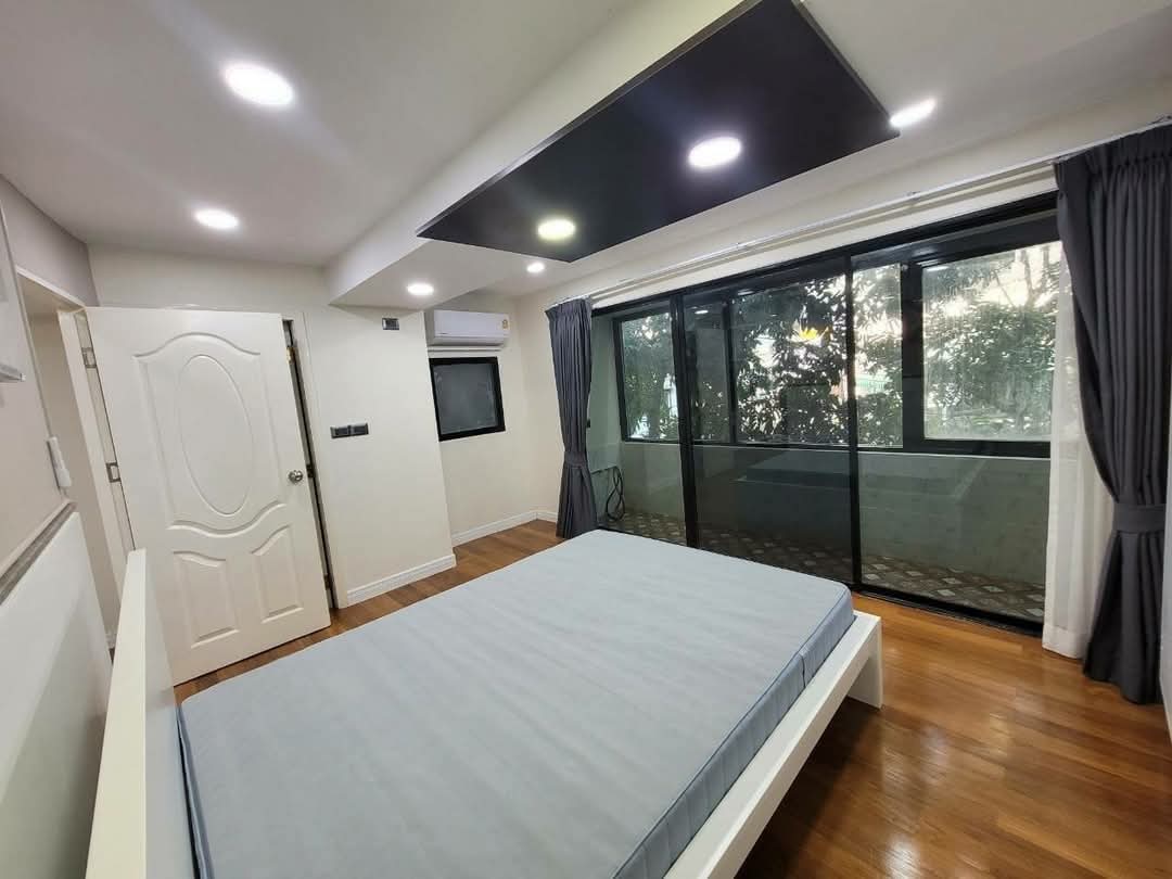 Modern 2BR condo at President Park Sukhumvit 24. 80sqm, pet-friendly, full facilities, BTS Phrom Phong. Rent ฿37K. Contact us today!