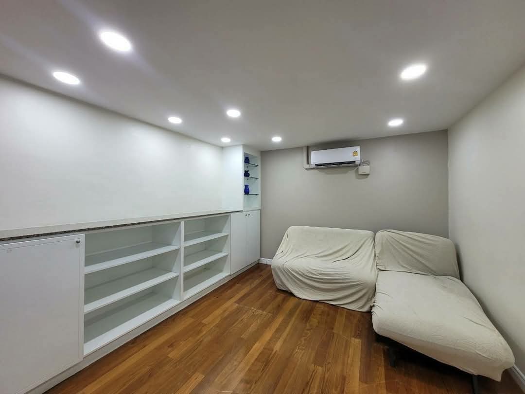Modern 2BR condo at President Park Sukhumvit 24. 80sqm, pet-friendly, full facilities, BTS Phrom Phong. Rent ฿37K. Contact us today!