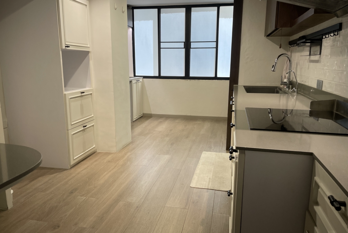 3-Bed, 3-Bath Condo for Sale at Baan Phrompong, 193 sqm, ฿11.5 Million, Near Phrom Phong BTS – Luxury Living in Sukhumvit 39, Bangkok.