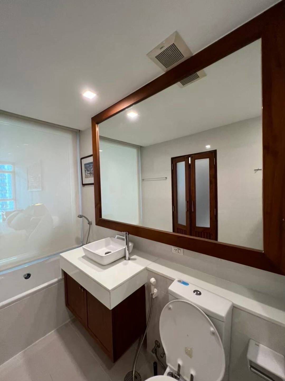 Spacious 1 bed condo at Sukhumvit City Resort, 66 sqm, fully furnished, near BTS Nana. Prime location with pool, gym, and 24/7 security. Rent 30K/month.