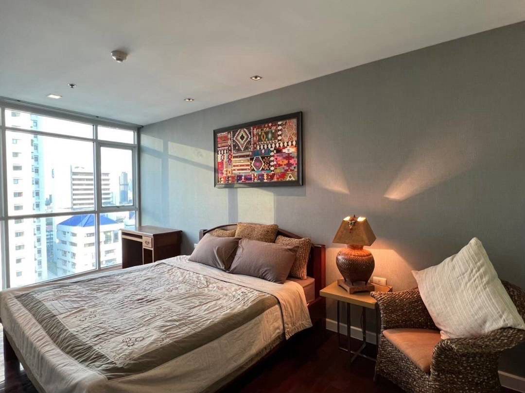 Spacious 1 bed condo at Sukhumvit City Resort, 66 sqm, fully furnished, near BTS Nana. Prime location with pool, gym, and 24/7 security. Rent 30K/month.