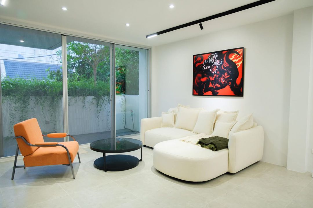 Luxury 2+1BR condo at The Reserve Sukhumvit 61. 122sqm, fully furnished, top amenities. Rent 150,000 THB/month. BTS Ekkamai nearby.