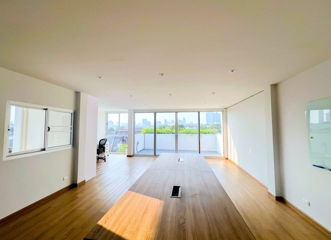 Luxury 2+1BR condo at The Reserve Sukhumvit 61. 122sqm, fully furnished, top amenities. Rent 150,000 THB/month. BTS Ekkamai nearby.