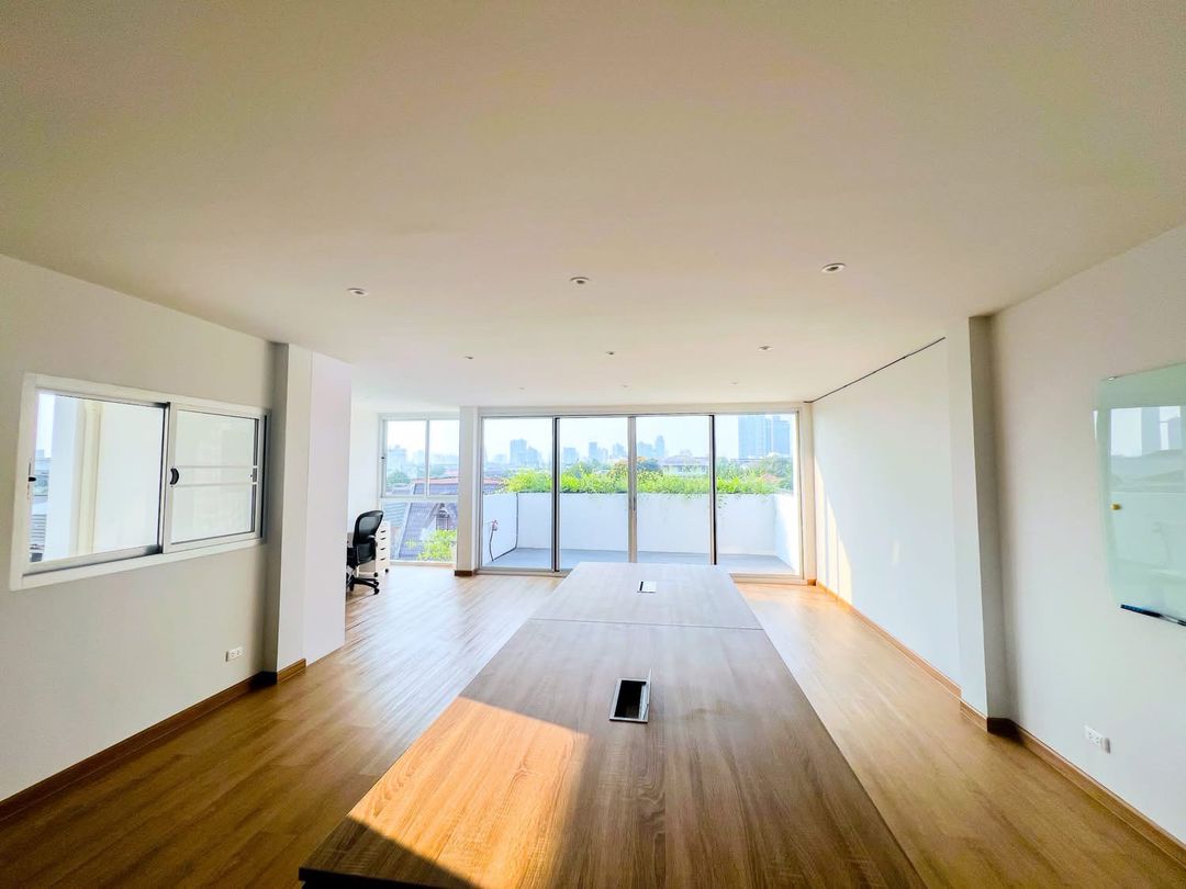 Luxury 2+1BR condo at The Reserve Sukhumvit 61. 122sqm, fully furnished, top amenities. Rent 150,000 THB/month. BTS Ekkamai nearby.
