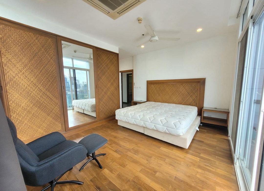 Spacious 4 Bed 4 Bath condo at The Prime 11, Sukhumvit 11. 177 sqm, high floor, fully furnished, just 5 mins from BTS Nana. Rent at 85,000 THB/month.