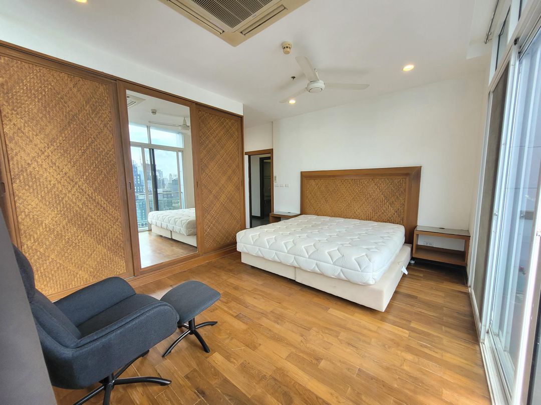 Spacious 4 Bed 4 Bath condo at The Prime 11, Sukhumvit 11. 177 sqm, high floor, fully furnished, just 5 mins from BTS Nana. Rent at 85,000 THB/month.