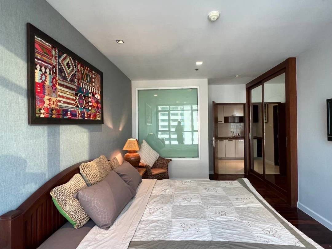 Spacious 1 bed condo at Sukhumvit City Resort, 66 sqm, fully furnished, near BTS Nana. Prime location with pool, gym, and 24/7 security. Rent 30K/month.