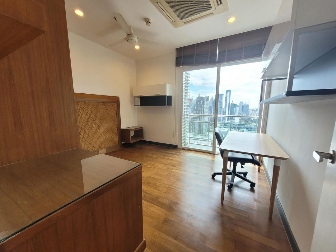 Spacious 4 Bed 4 Bath condo at The Prime 11, Sukhumvit 11. 177 sqm, high floor, fully furnished, just 5 mins from BTS Nana. Rent at 85,000 THB/month.
