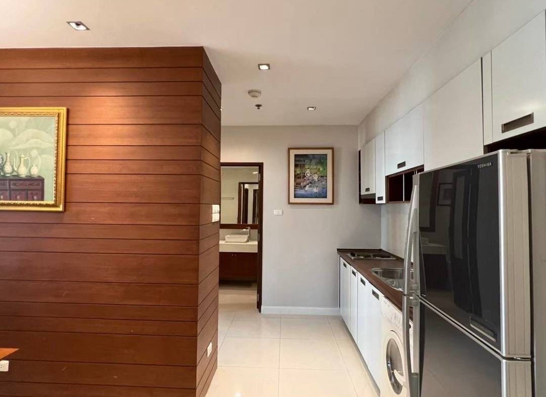 Spacious 1 bed condo at Sukhumvit City Resort, 66 sqm, fully furnished, near BTS Nana. Prime location with pool, gym, and 24/7 security. Rent 30K/month.