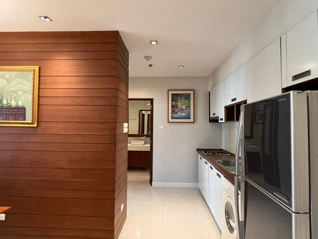Spacious 1 bed condo at Sukhumvit City Resort, 66 sqm, fully furnished, near BTS Nana. Prime location with pool, gym, and 24/7 security. Rent 30K/month.