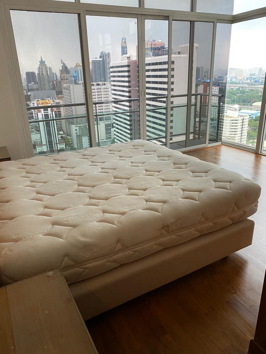 Spacious 4 Bed 4 Bath condo at The Prime 11, Sukhumvit 11. 177 sqm, high floor, fully furnished, just 5 mins from BTS Nana. Rent at 85,000 THB/month.