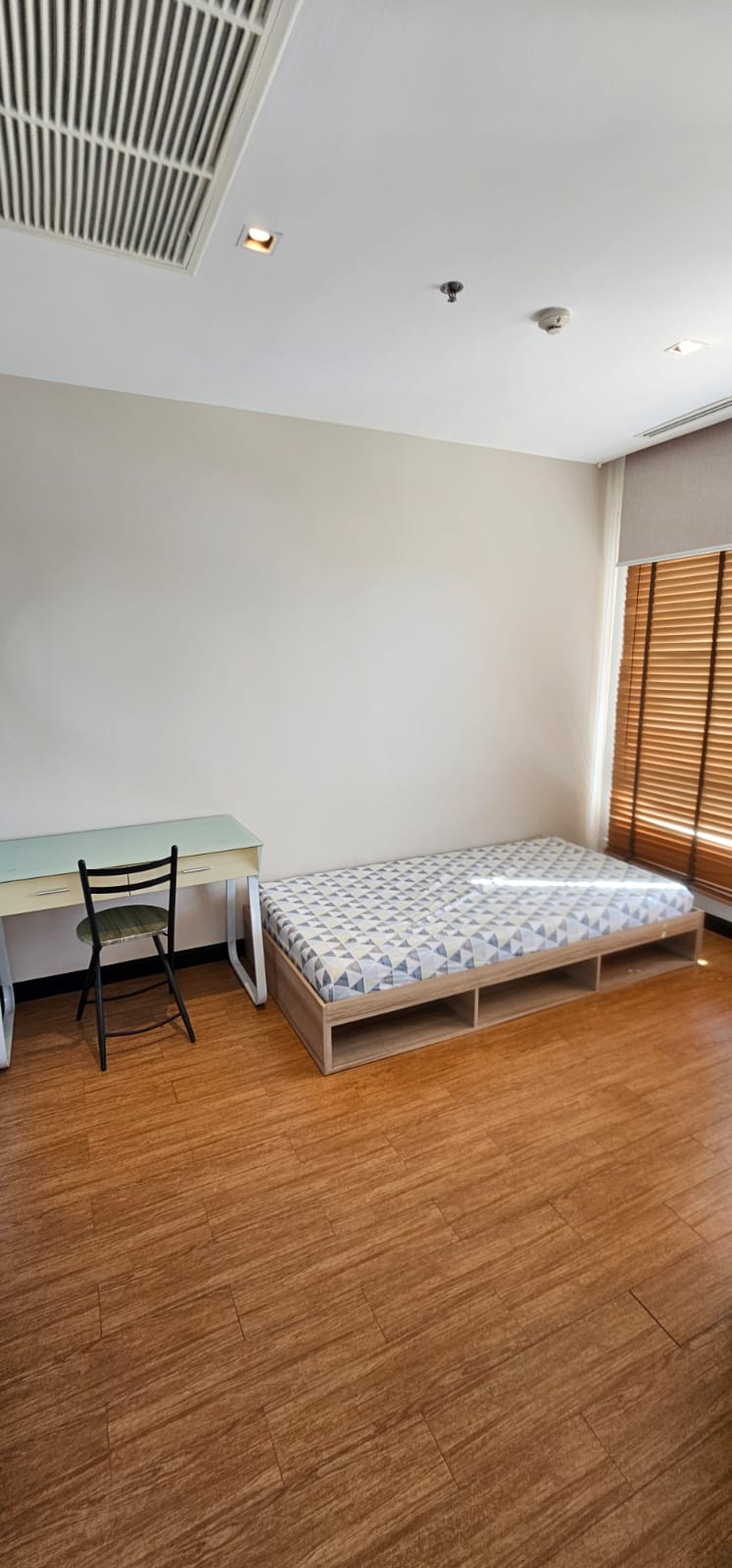 2-Bedroom, 2-Bathroom Condo, 80 sqm for Rent at The Lofts Yennakart – ฿35,000/month – Near BTS Chong Nonsi Station
